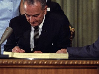 A tribute to the greatest signatures in public records