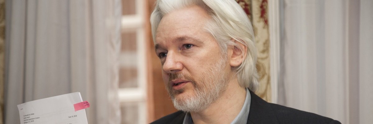 Can federal employees read WikiLeaks in private?