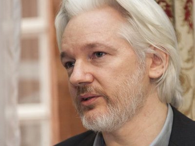 Can federal employees read WikiLeaks in private?