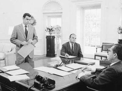 FBI file reveals some of the secrets of Howard Hunt’s White House safe