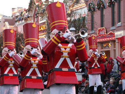 Which federal agencies regulate holiday shopping?